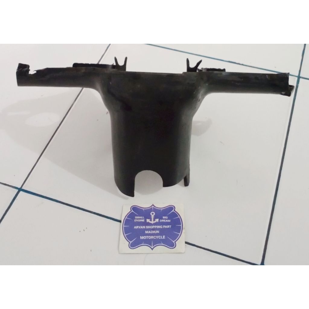 COVER BATOK LAMPU DEPAN BAWAH YAMAHA V80 ORIGINAL