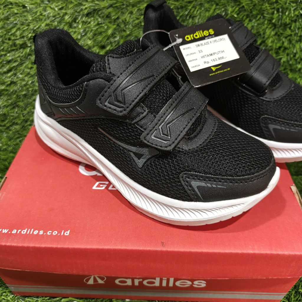 sepatu sekolah anak ardiles hitam putih