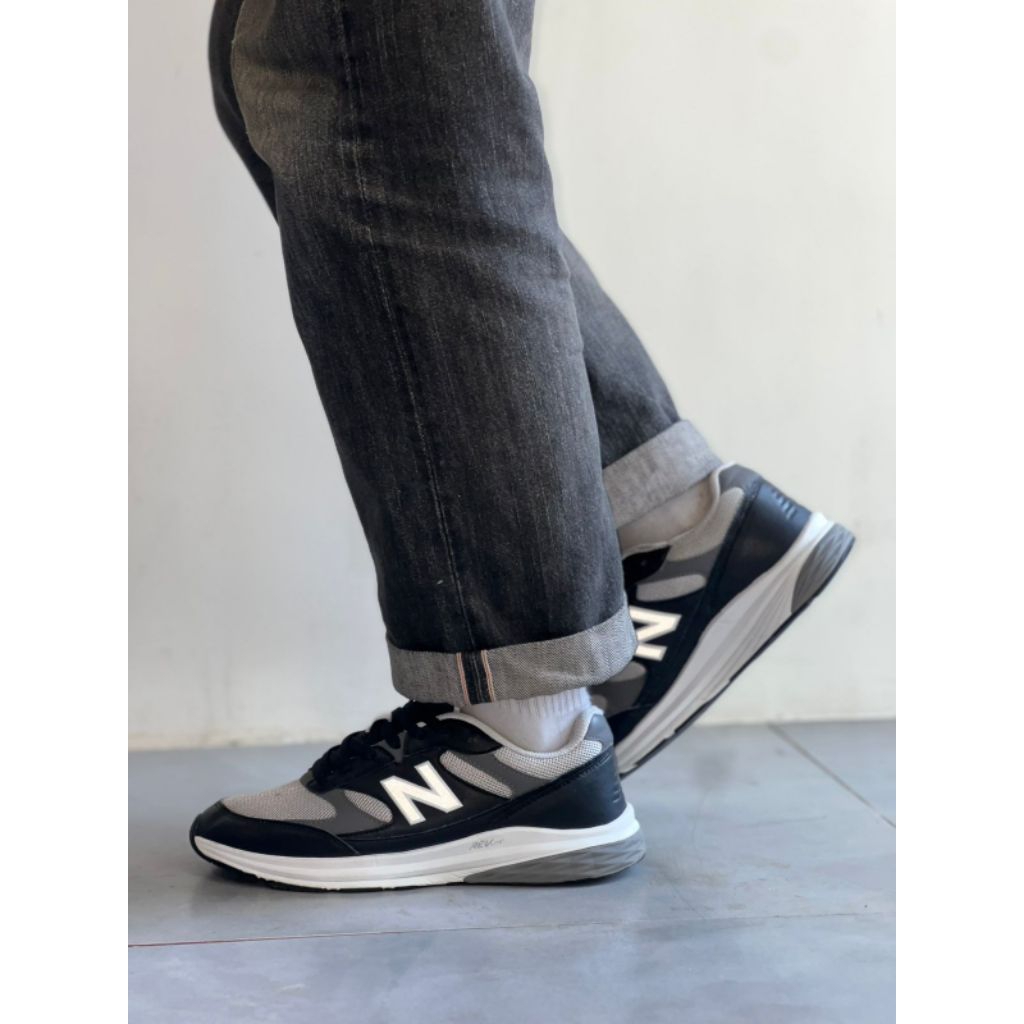NB 707 Retro Black White Grey