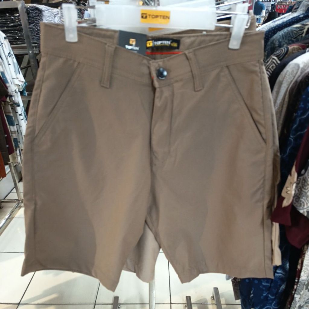 Celana pendek by topten
