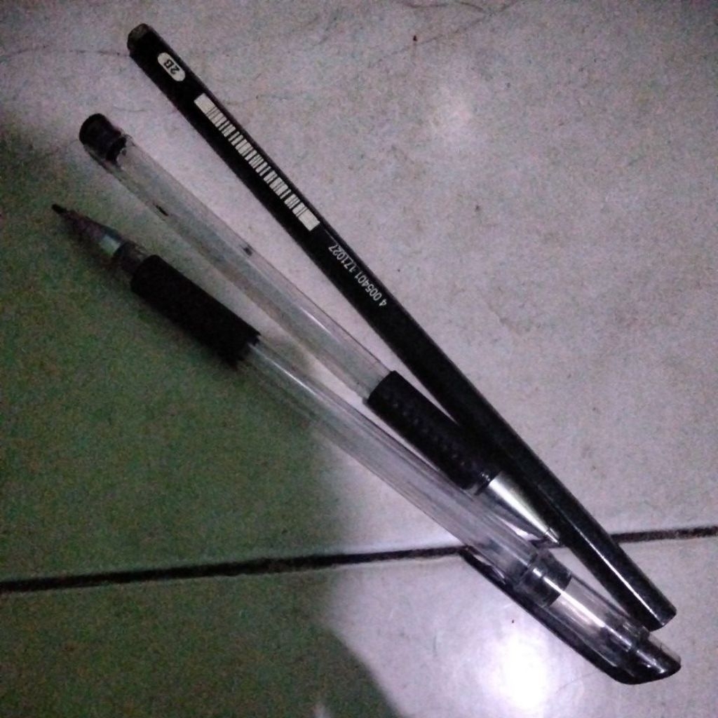 

pulpen joyko dan pensil untuk menggambar yang bagus
