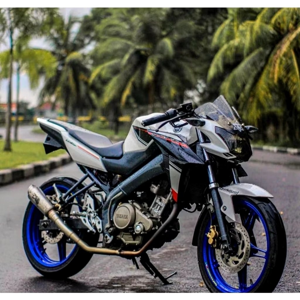 STRIPING LIS STICKER YAMAHA NEW VIXION 2015 NVA WARNA PUTIH HITAM STIKER NVA NEW VIXION ADVANCE PUTI