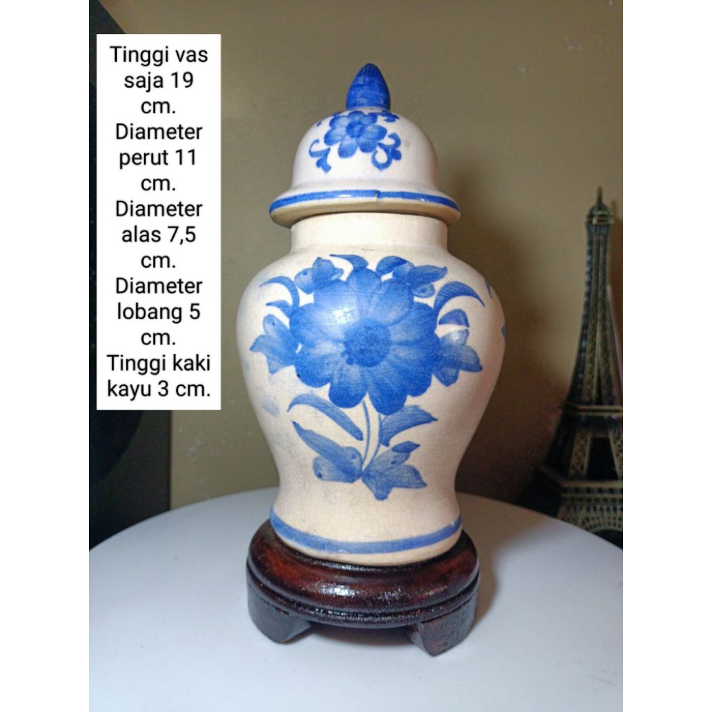 vas guci keramik biru motif bunga untuk dekorasi hiasan lemari