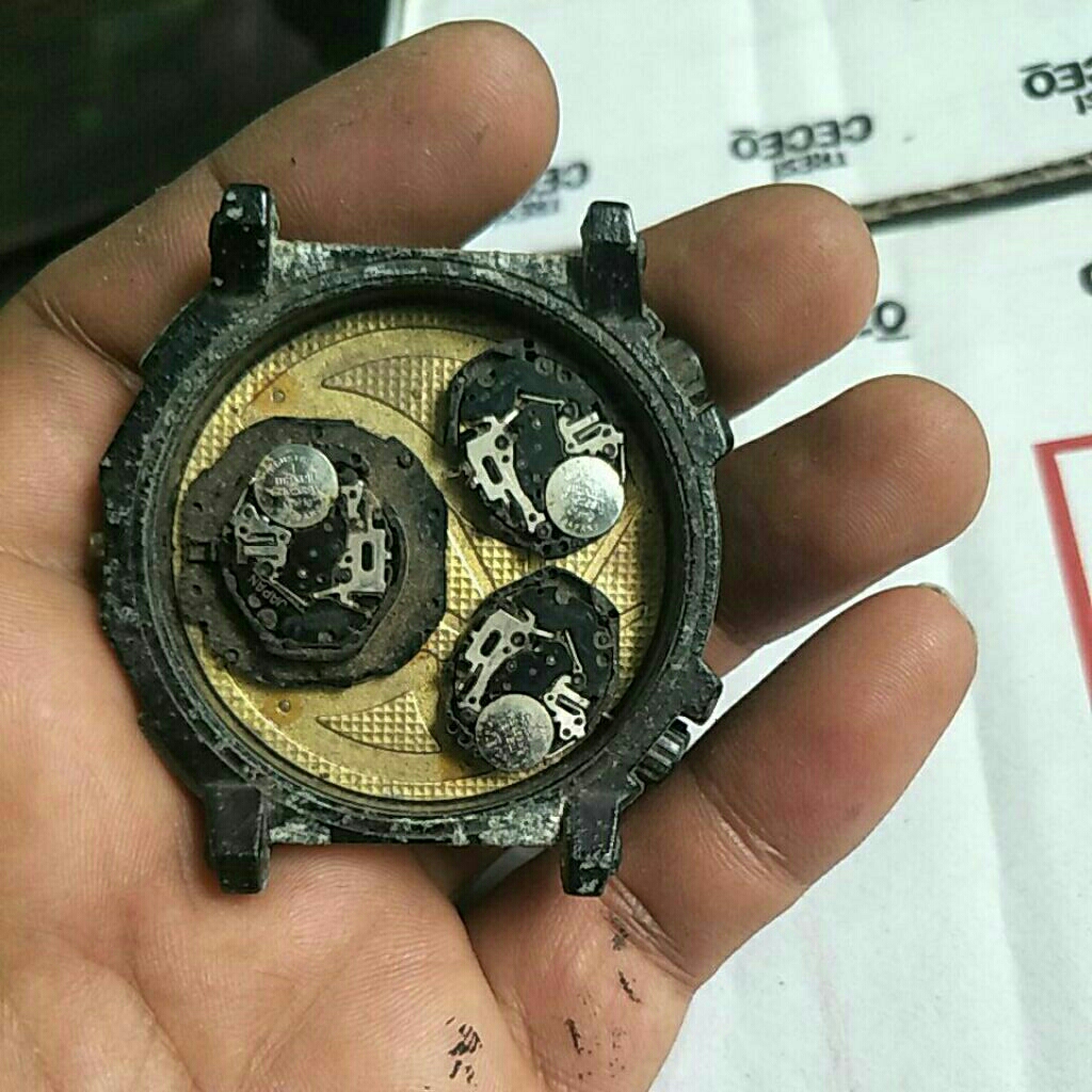 jam tangan rusak