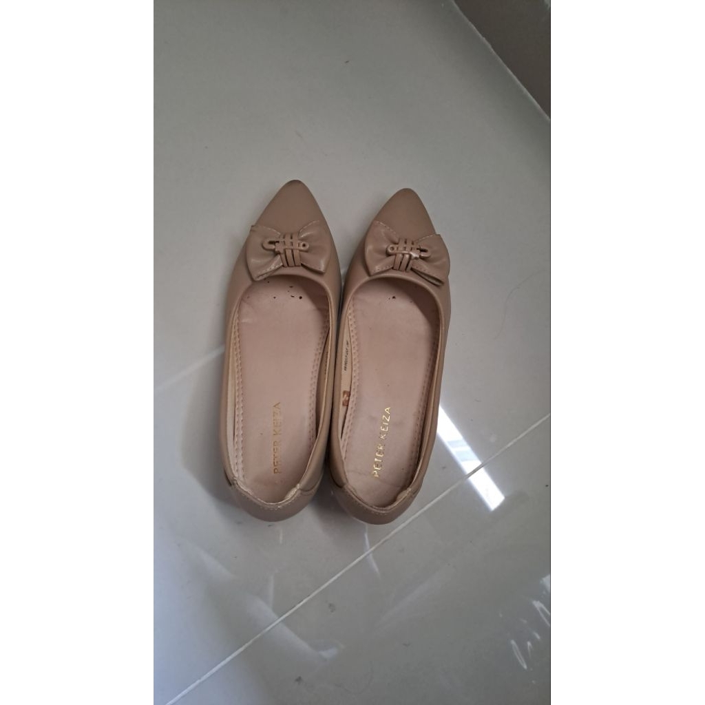 preloved wedges by peter kezia