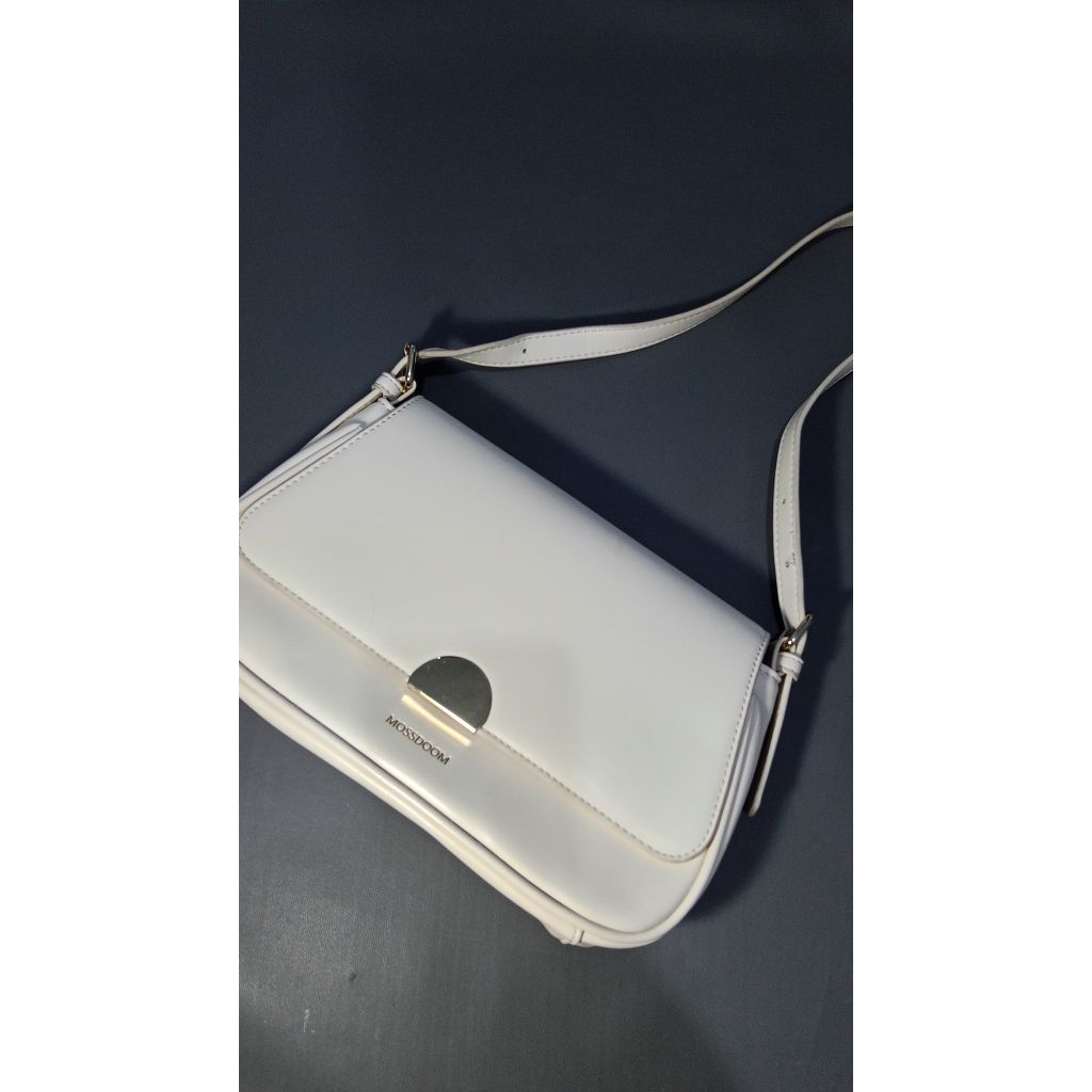 PRELOVED SLINBAG / TOTEBAG WANITA MOSSDOM COD