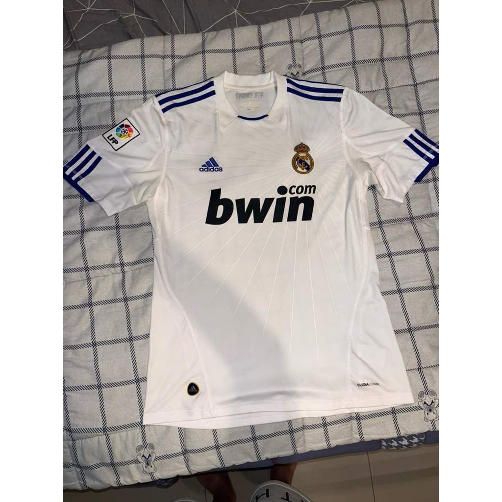 Real Madrid 2010/11 Home Jersey – Size M