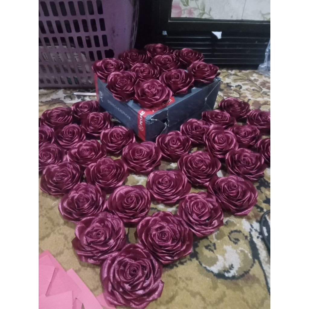 

Bunga Mawar Pita Satin Warna Marun diameter 7cpm premium