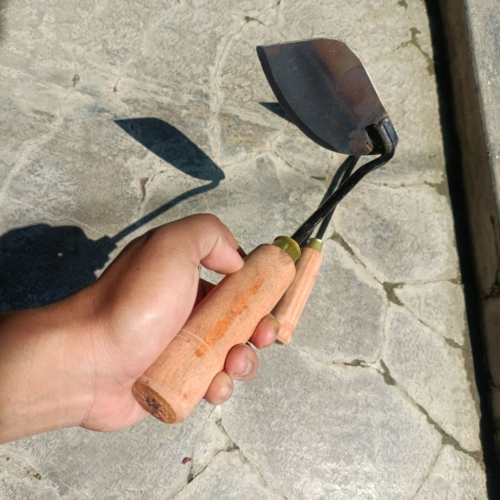 Cangkul Koret Rumput Baja Asli / Pacul Ghatul Miring Tajam / Cangkul Mini berkebun cangkul garuk rum