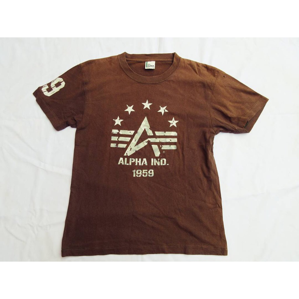 Alpha Industries brown tee tshirt T shirt With Camouflage word  Size L. Made in usa