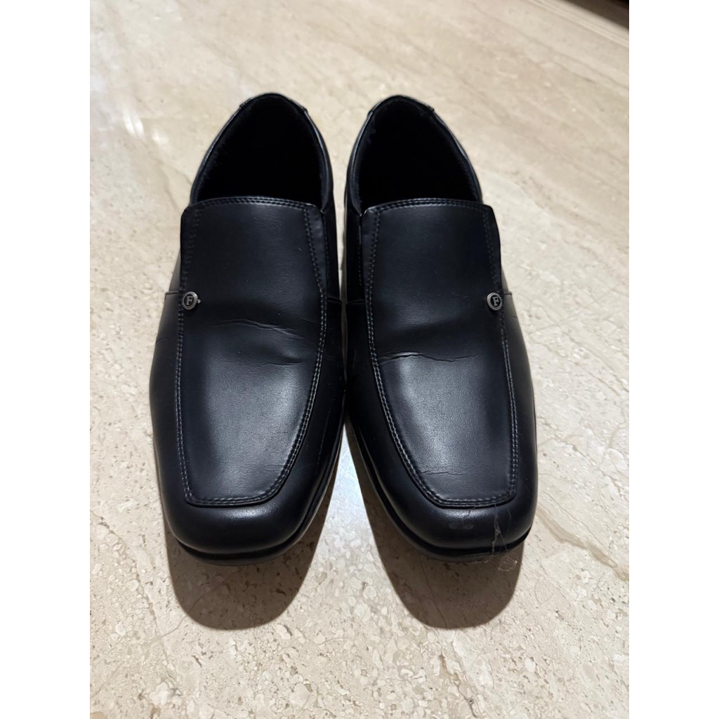 Preloved Sepatu Fladeo Pria size 41