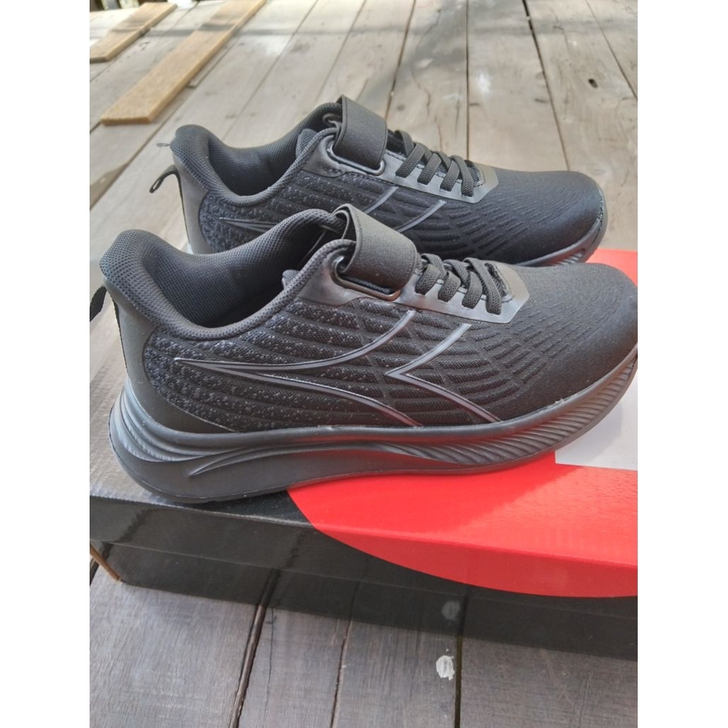 Ready sepatu Diadora naka jr running sports kids size 35