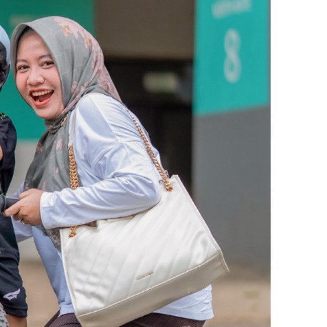 [PRELOVED] HIJAB SQUARE VOAL MOTIF HEAVENLIGHT WARNA HIJAU SAGE BUNGA FLOWERY