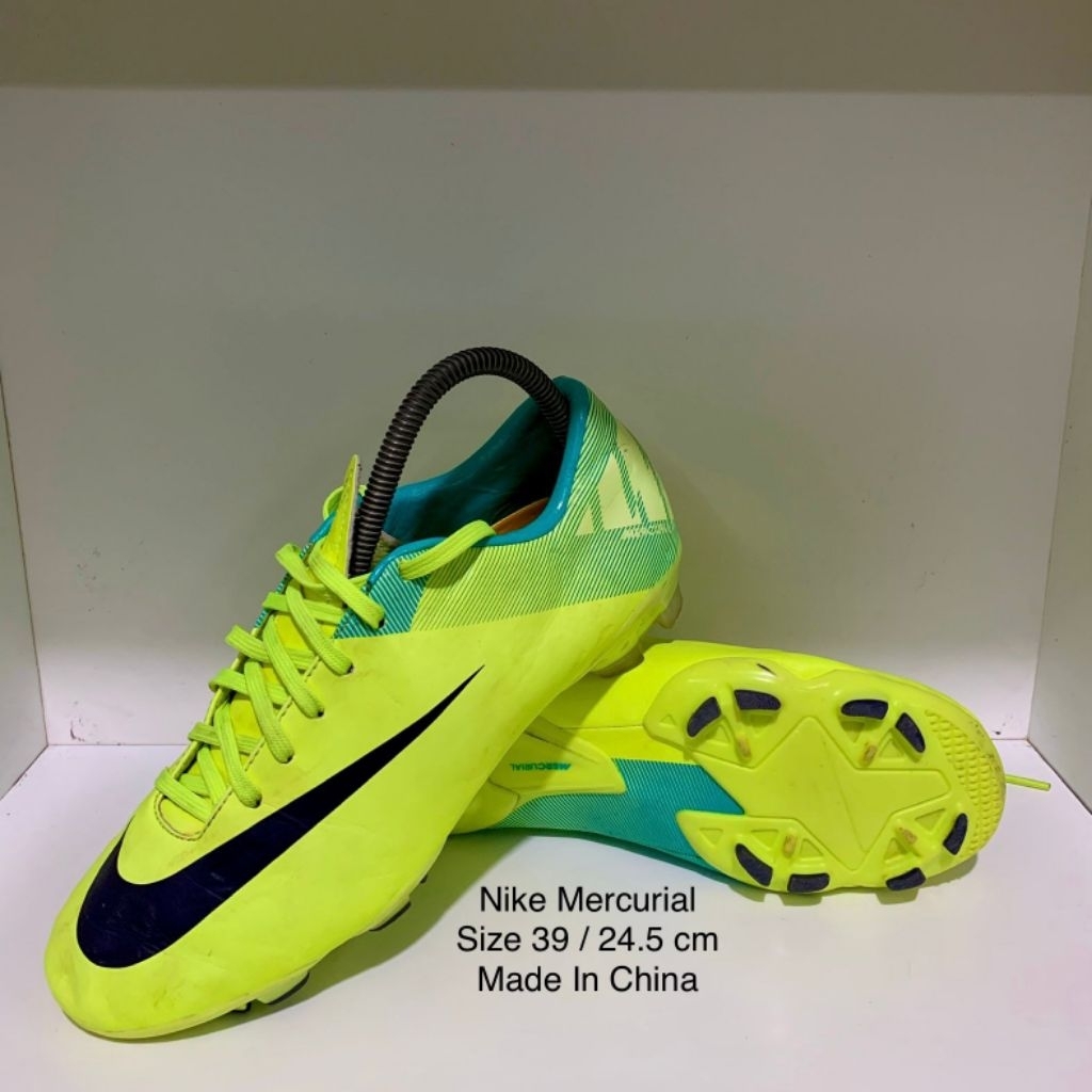 Sepatu Bola Nike Mercurial Preloved