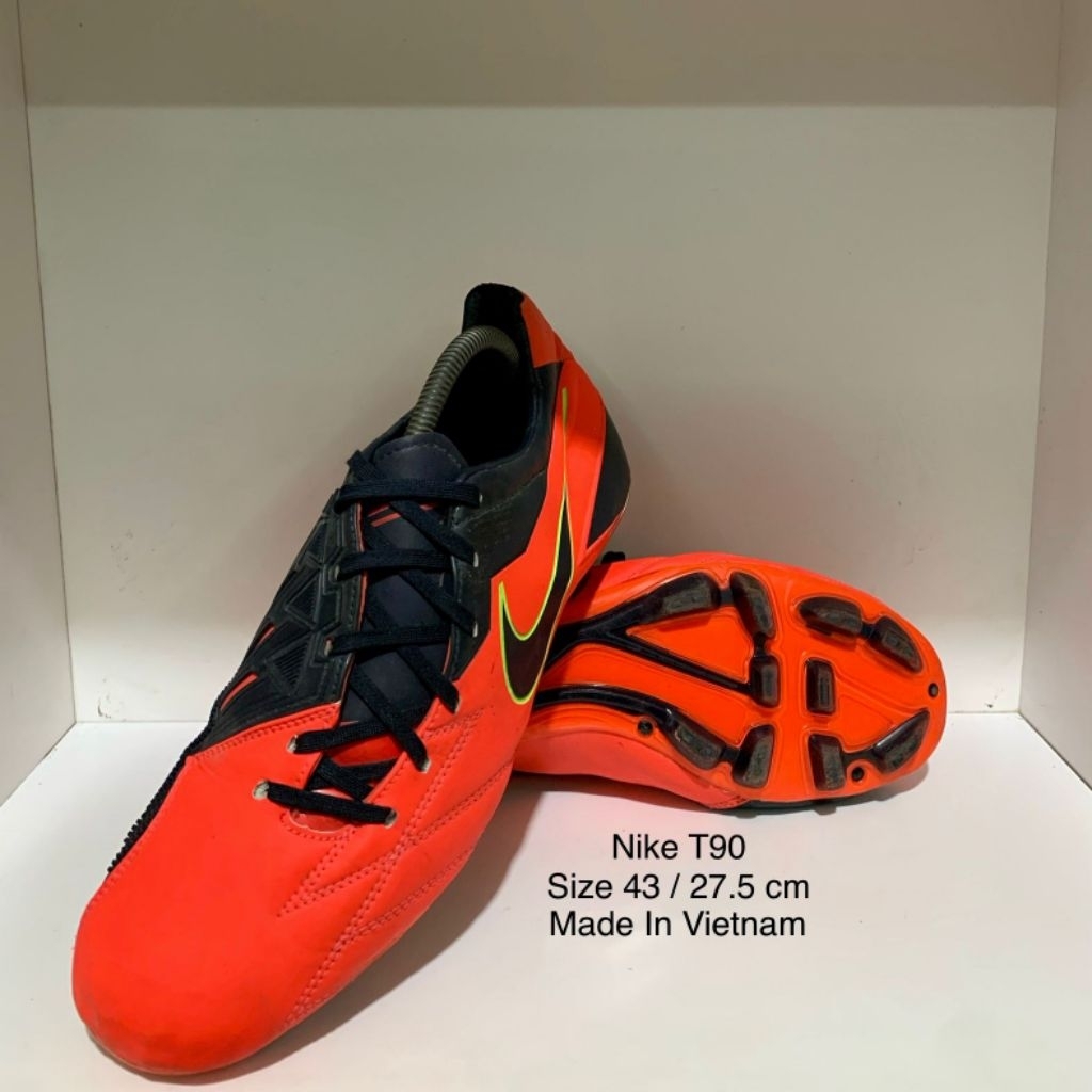 Sepatu Bola Nike T90 Preloved
