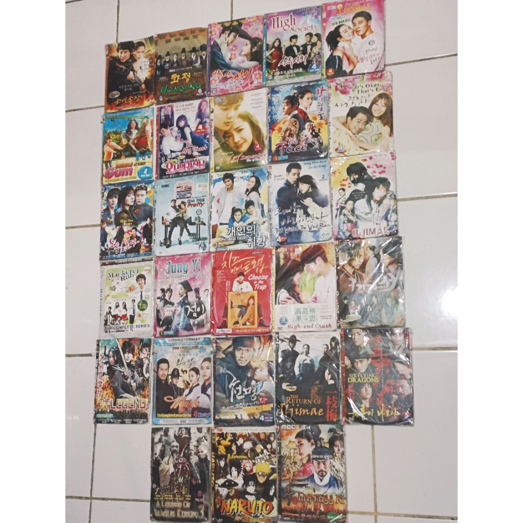 Kaset DVD yg ada t4nya, lagu CD, film berseri drakor dll per 5pcs harganya 15.000