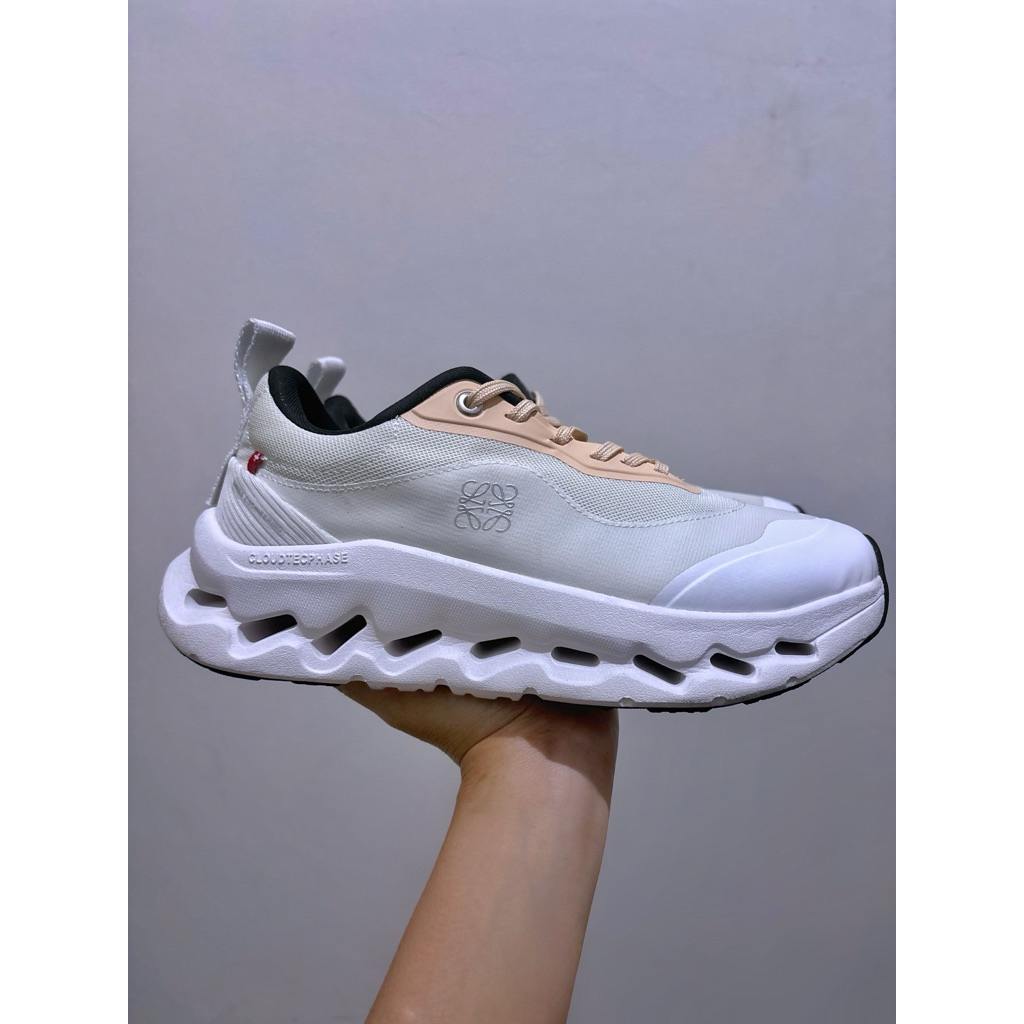 OC Loewe White Cream