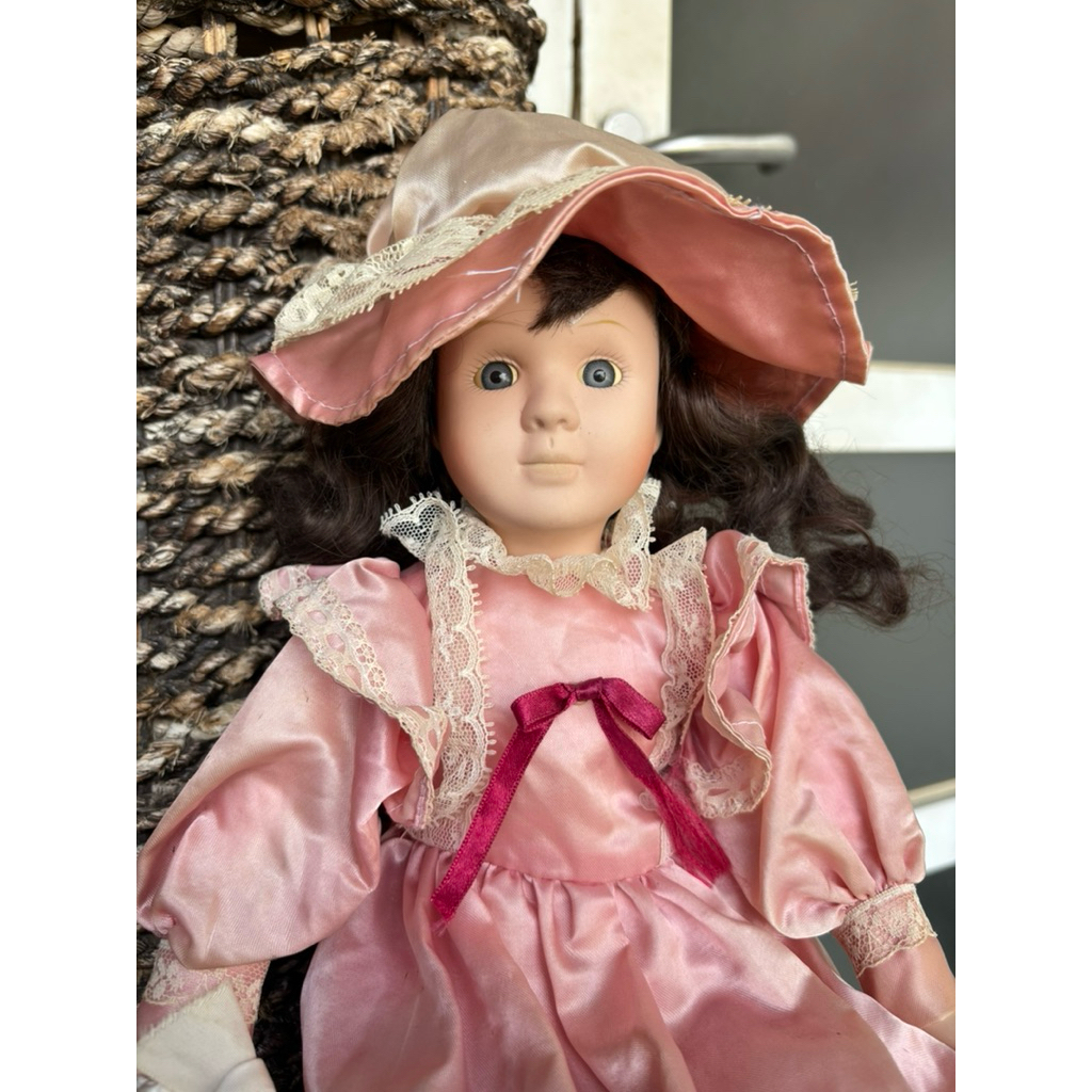 boneka doll porcelain porselen kramik belanda vintage