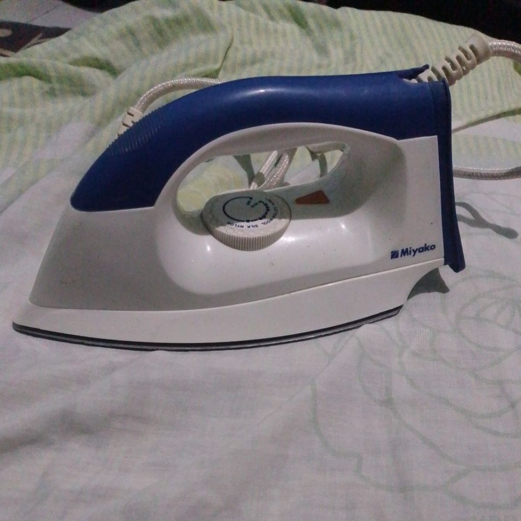 Setrika Listrik Miyako