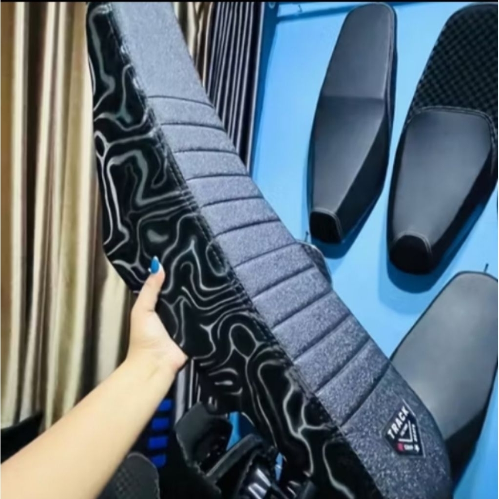 Jok motor crf tinggi tebal strip karbon wave / jok motor klx bf tebal / jok motor 5