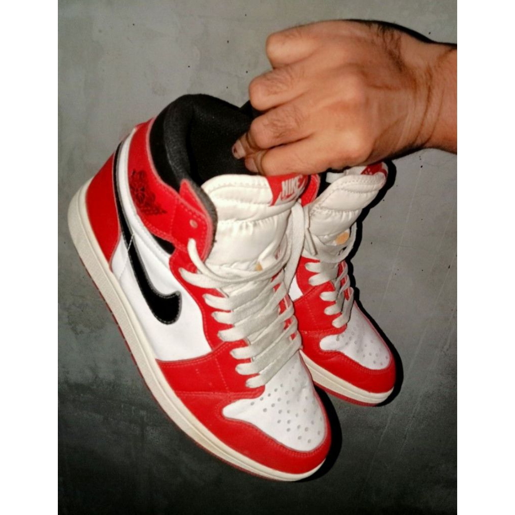 Sepatu sneakers Nike Air Jordan 1 Chicago Retro High OG 85 Varsity Red 2018