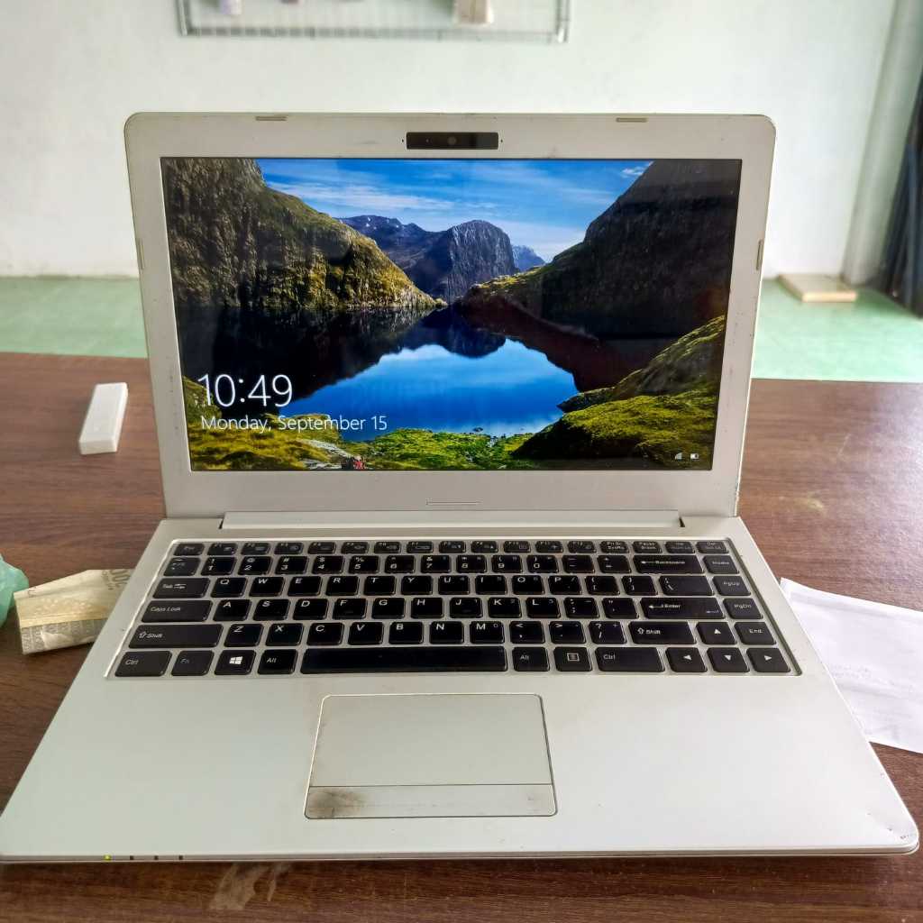 Laptop Aftershock Core 17 RAM 8 GB Dual Storage bekas