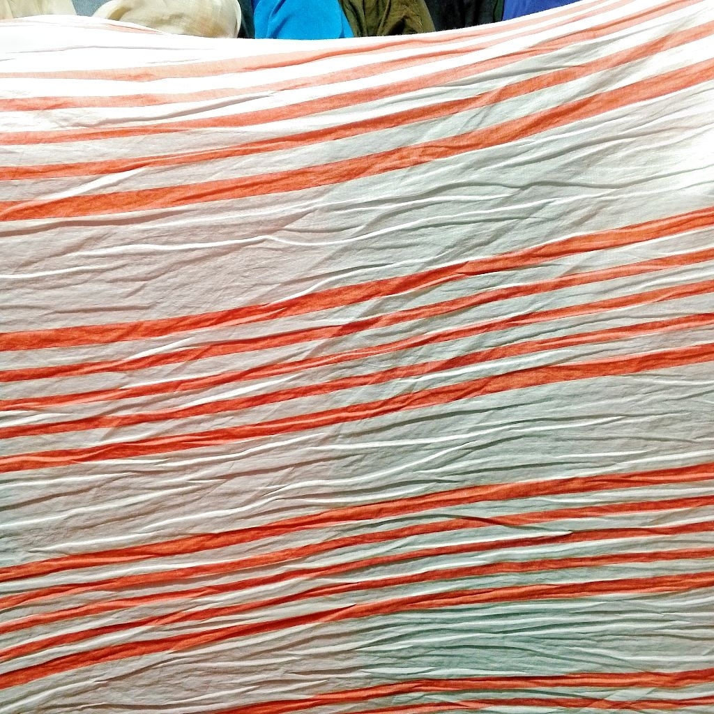 Kain Katun Paris Rayon Motif Garis Oranye Putih