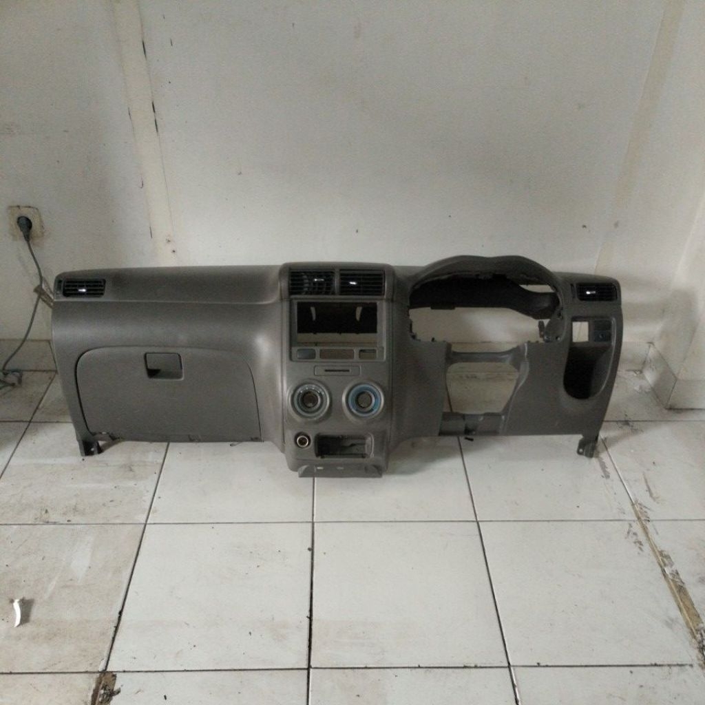 meja dashboard Avanza vvti lama komplit original