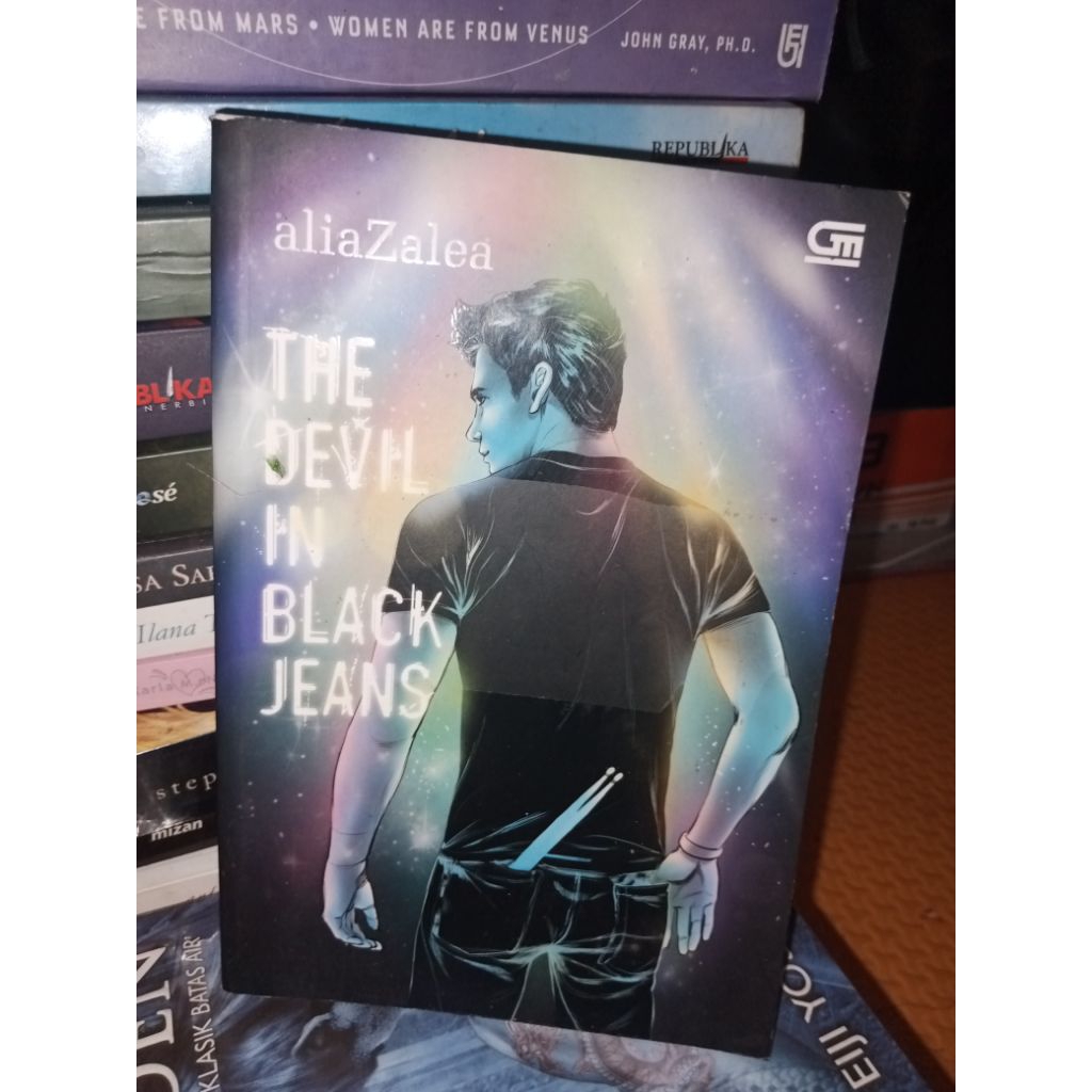 Alia zaleanThe devil in black jeans