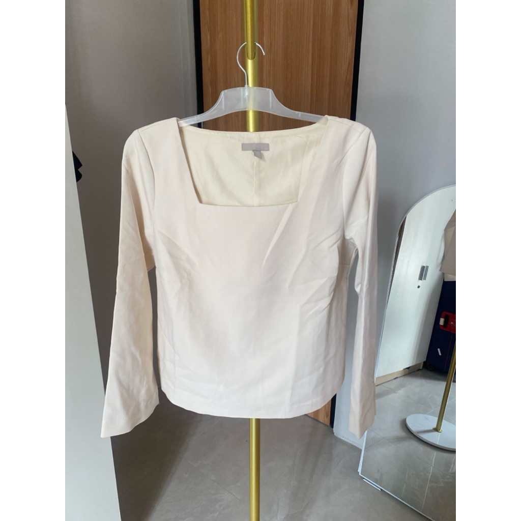Preloved HnM Top Blouse Atasan Broken White Kerah Kotak