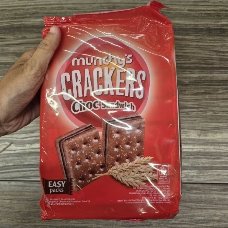 Munchy's biskuit munchys CRACKER SANDWICH MENTEGA / CHOC SANDWICH COKLAT 300gr.