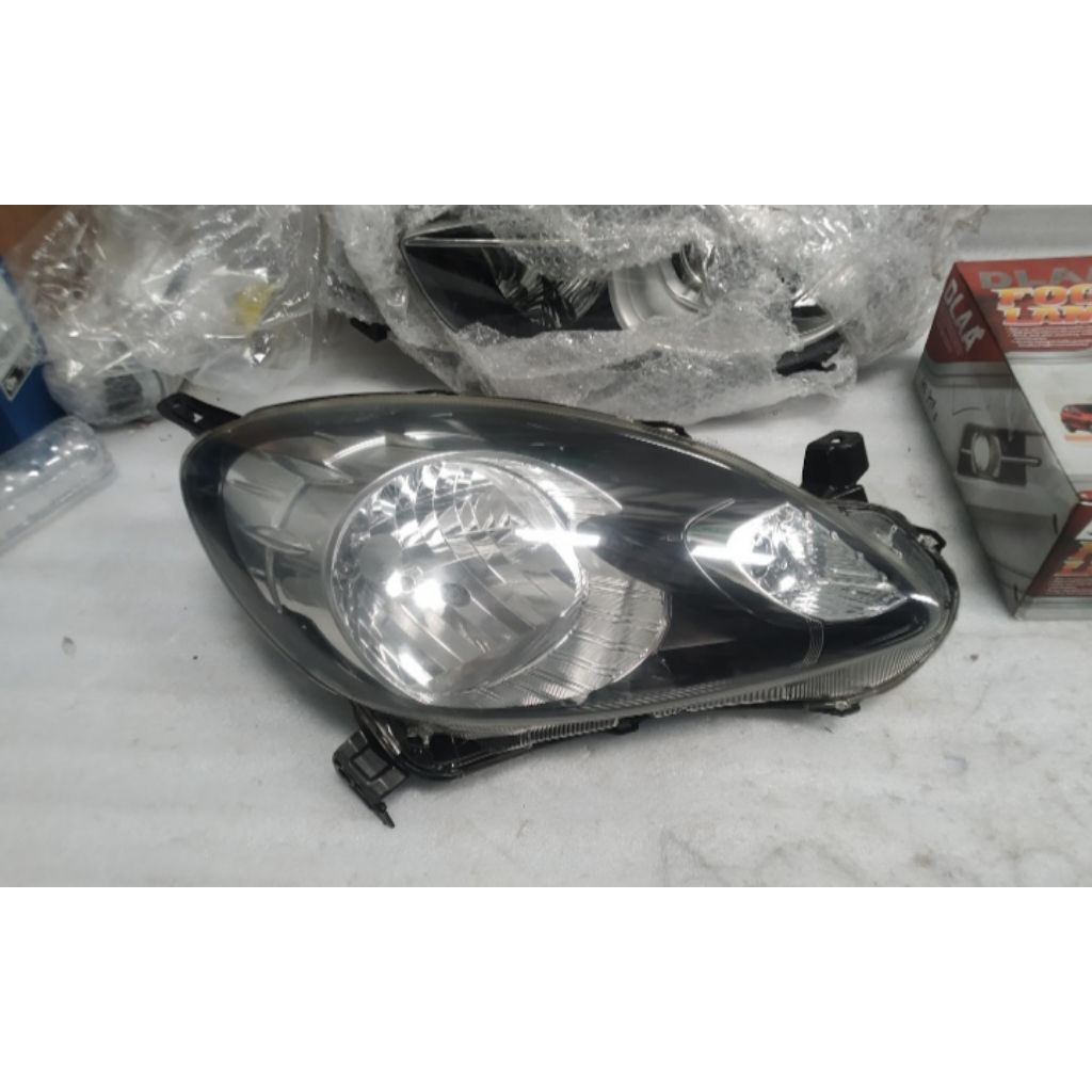 HEADLAMP LAMPU DEPAN KANAN MOBILIO/BRIO 2014-2016