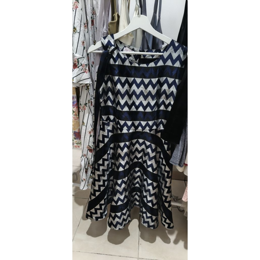 Dress Flare Zigzag Navy Silver Elegan – Like New