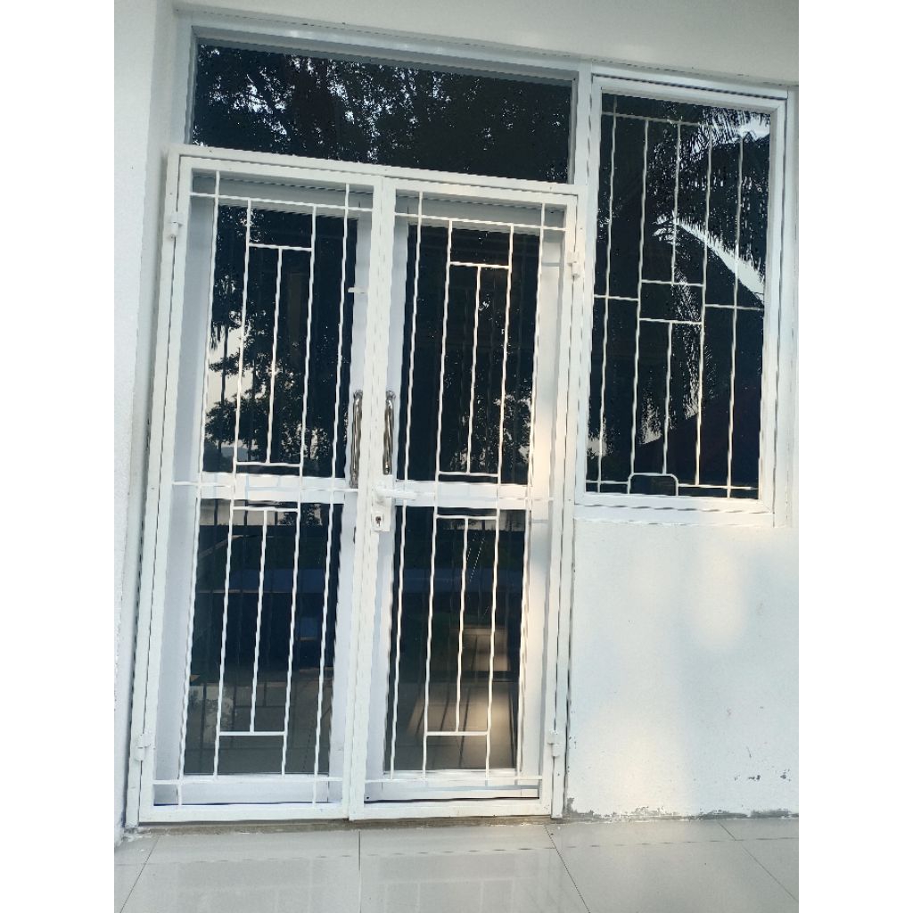 pintu double aluminium kaca gendong plus pintu tralis double
