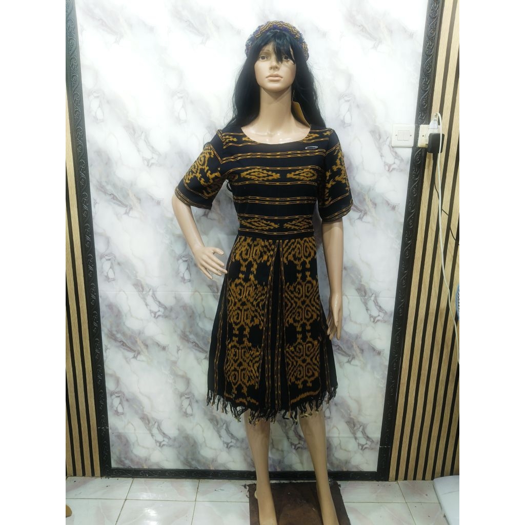 dres tenun Jepara model Larasati tenun