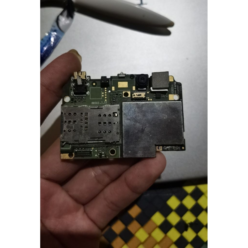 mesin redmi 4a ram 2/32  hidup tapi tidak nampil layar