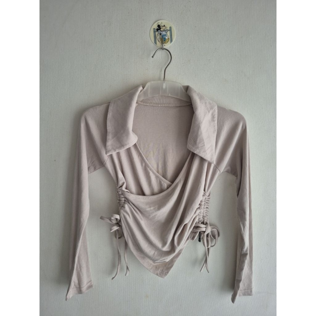 Blouse Crop Top Wanita Lengan Panjang Kerah V-Neck Serut Samping