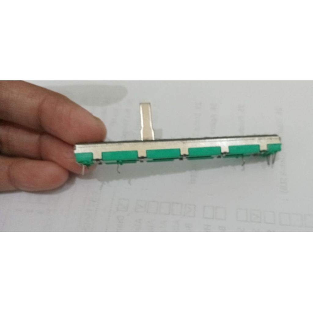 POTENSIO GESER 7.5CM 10K KAKI 4-2