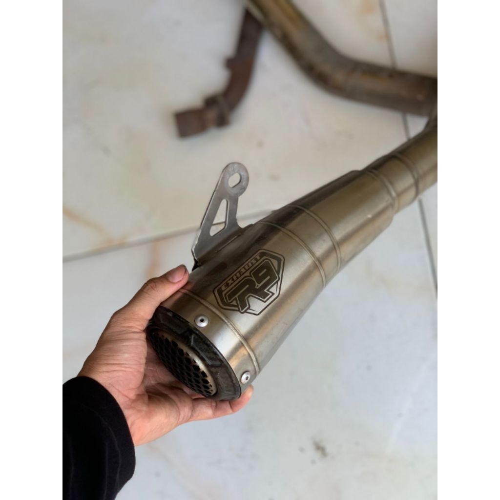 KNALPOT R9 GP SERIES FULLSYSTEM CBR 150 R LED