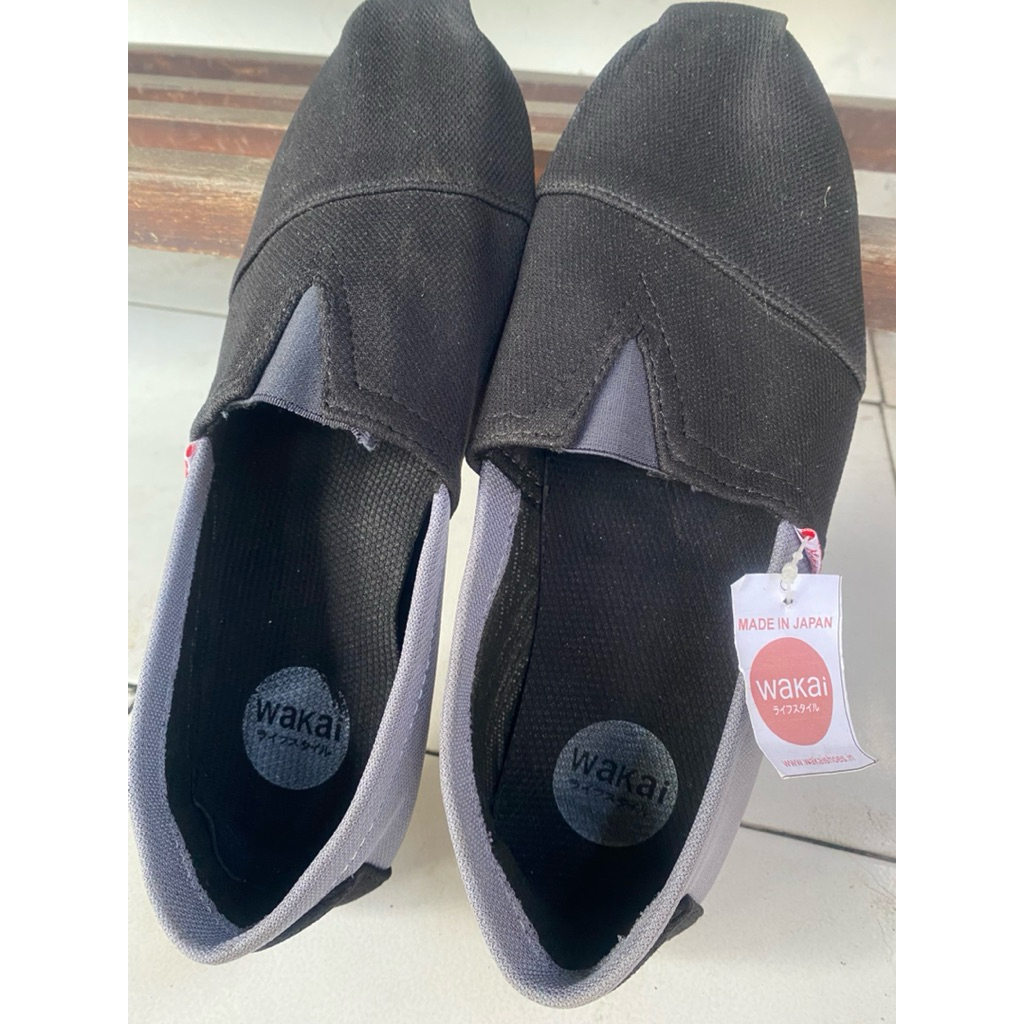 Wakai sepatu slipon pria wanita model dewasa keren