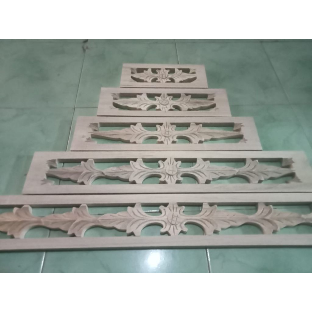 Loster . Ukiran Kayu Pentilasi Udara Rumah ( Bentuk Tumbak)