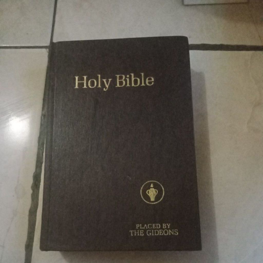 buku holy Bible