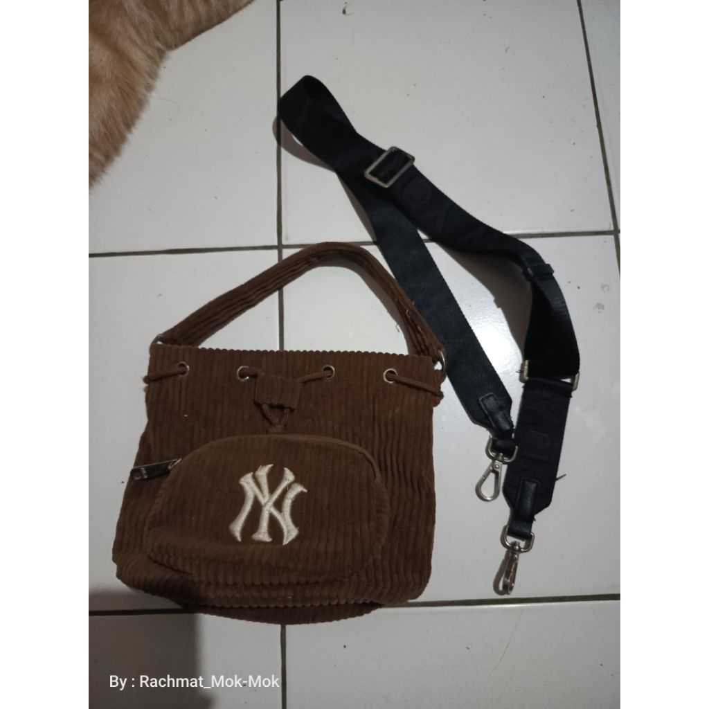Sling Bag Corduroy MLB Yankees New York, Tas Selempang Corduroy MLB Yankees New York, Bucket Corduro