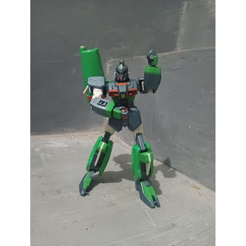 Mainan Figure Gundam (Bekas)
