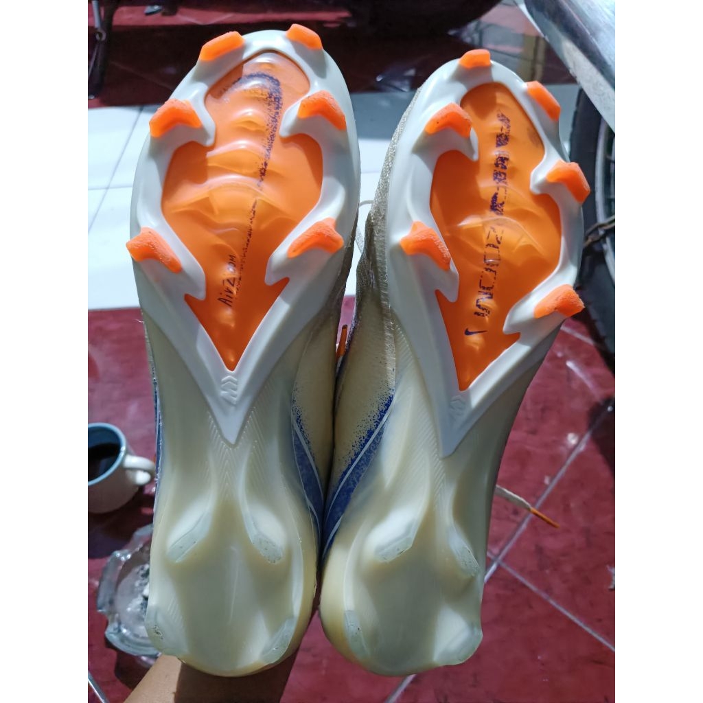 Sepatu Bola Borongan 2 Pcs Size 42 & 43 Kondisi Second