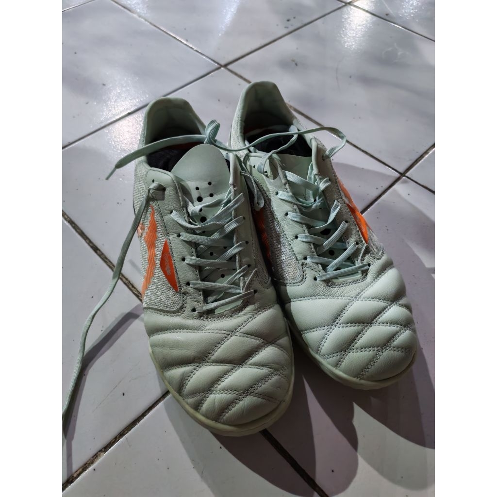 sepatu futsal / second