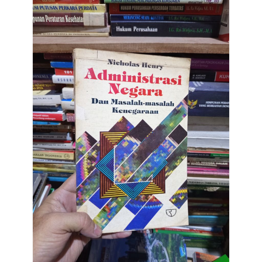buku original - administrasi negara dan masalah masalah kenegaraan oleh Nicholas henry