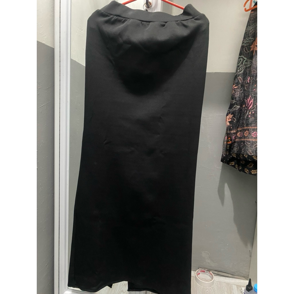 PRELOVED Rok span hitam