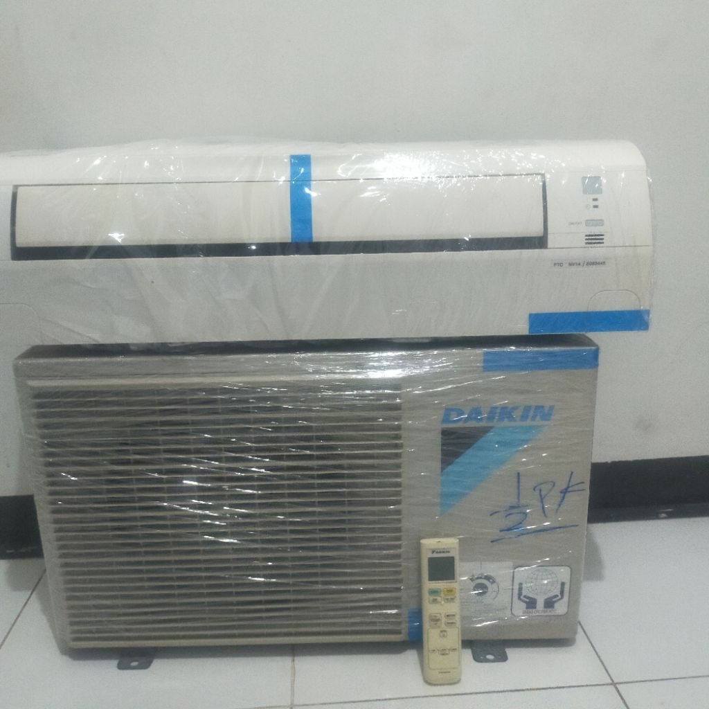 AC second Daikin Thailand 1/2pk ,1pk