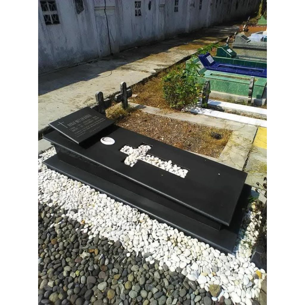 kijing makam granit Kristen